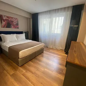 https://the-royals-hotel.hotelsofizmir.com